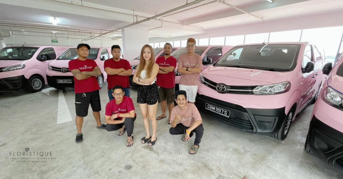 Founder Wendy Han with delivery drivers and EV fleet